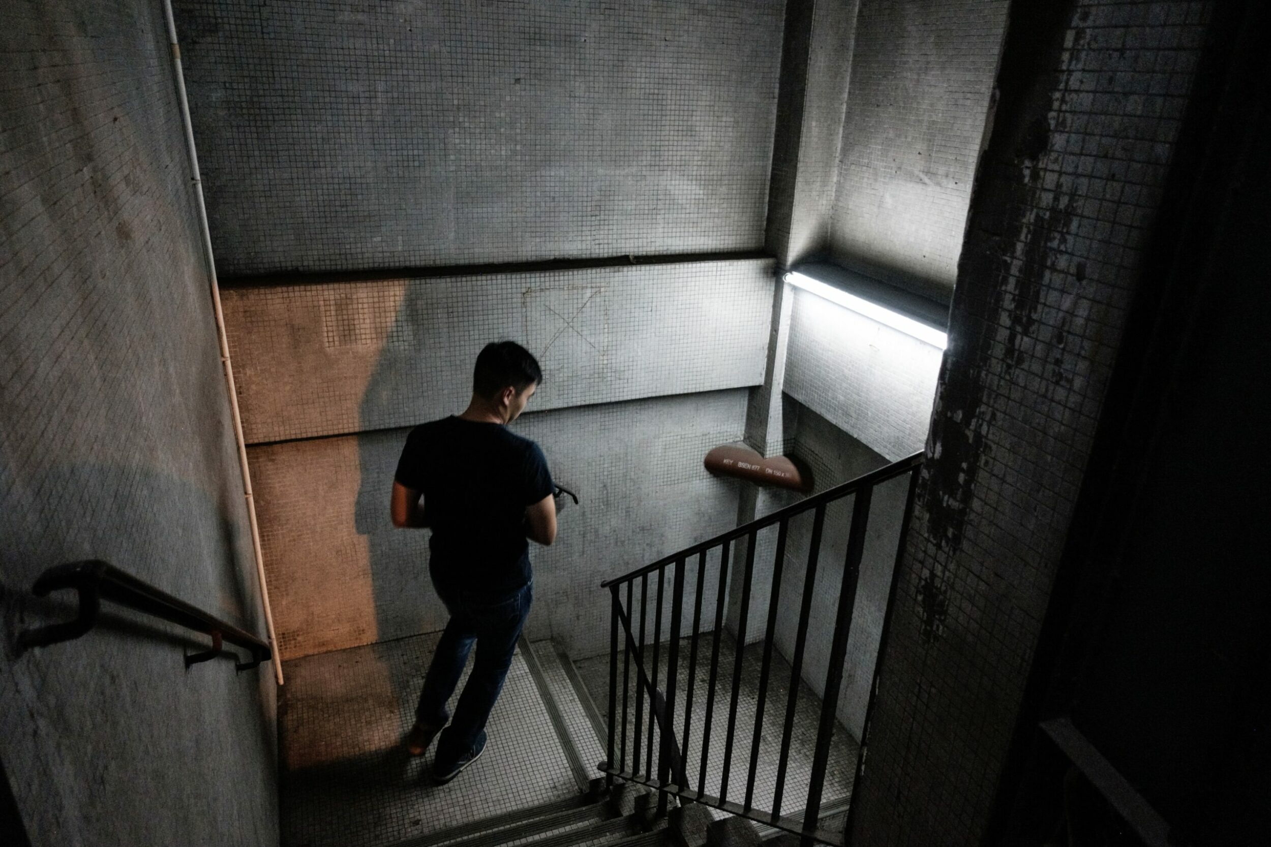 Street Photography with the 'Fujicron' XF16mm f/2.8 R WR