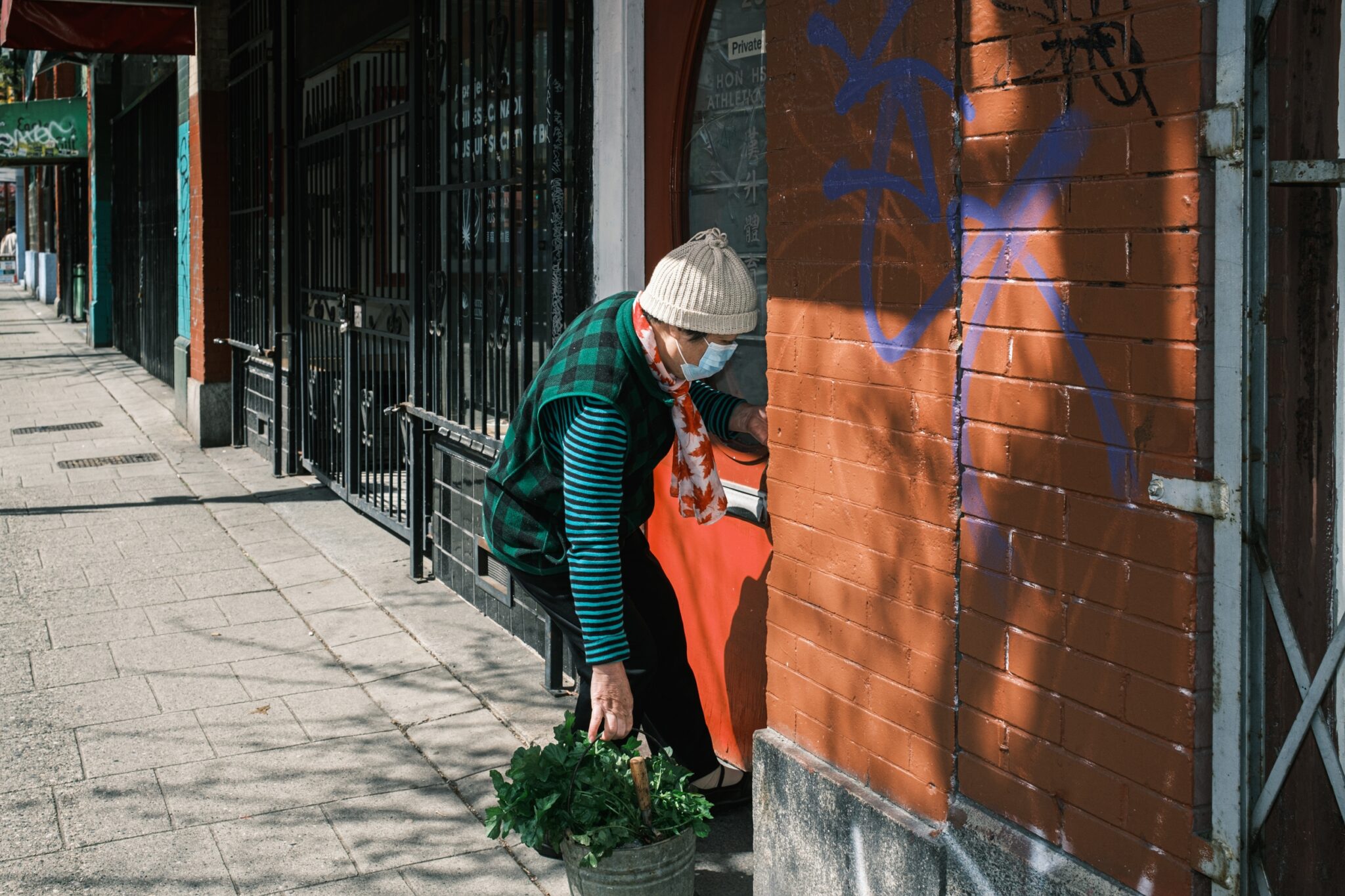 Fujifilm X100V + EFX20 Flash For Daylight Photography FUJILOVE MAGAZINE